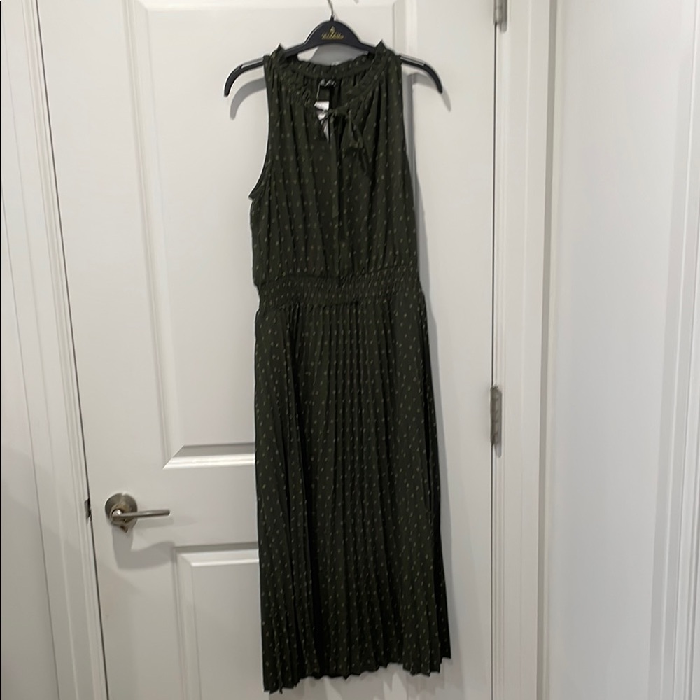 Elegant Green Sleeveless Dress